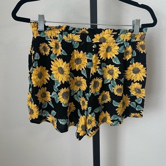 Divided H&M Sunflower Print Pull On Shorts Size Small - Picture 2 of 3